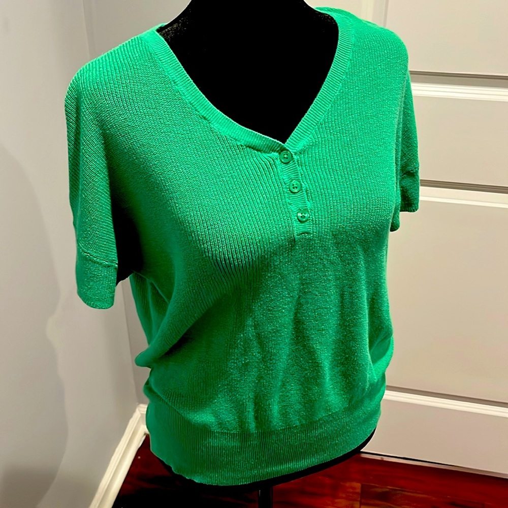 Short sleeve sweater